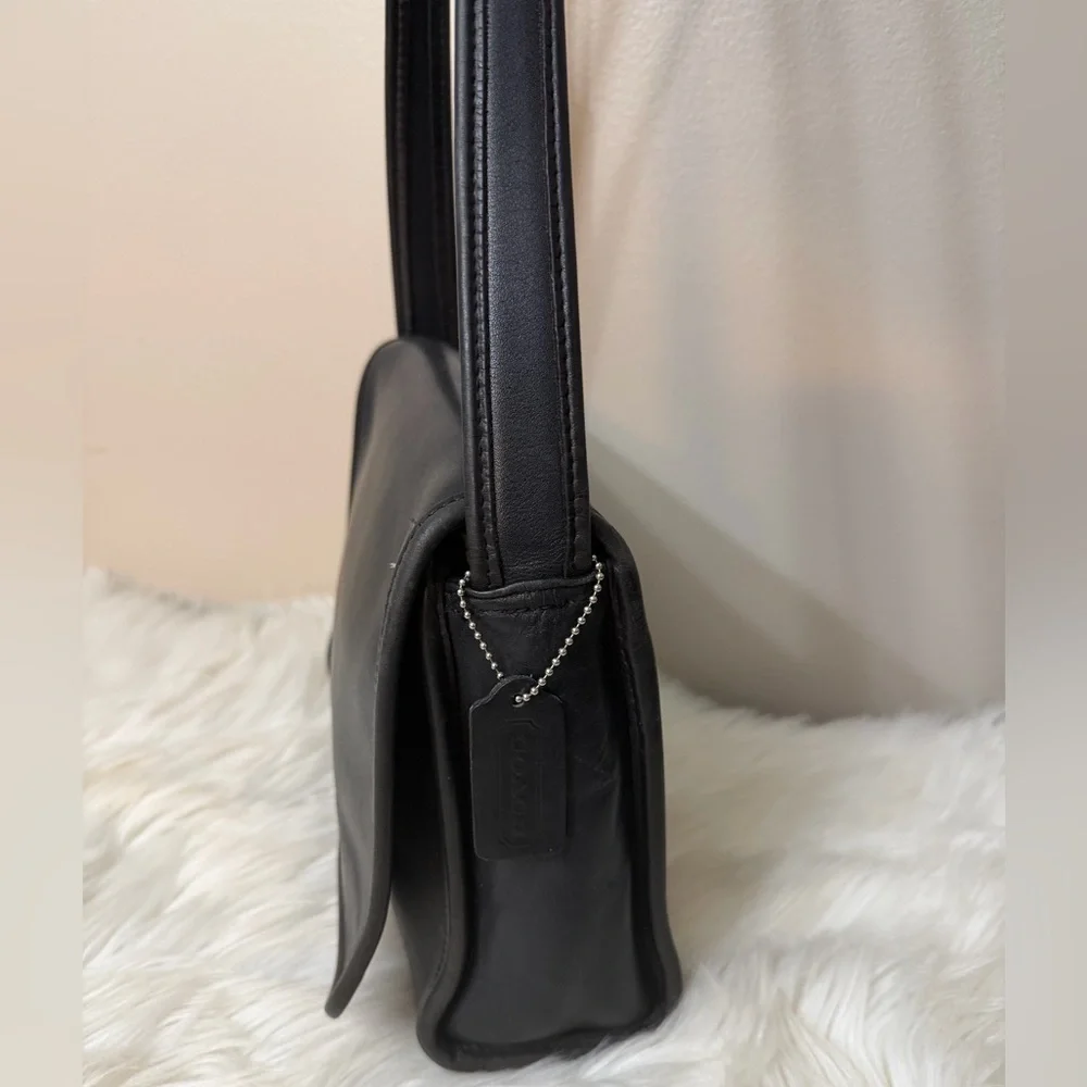 Vintage Coach # 9054 Black Glove-leather Shoulder Bag